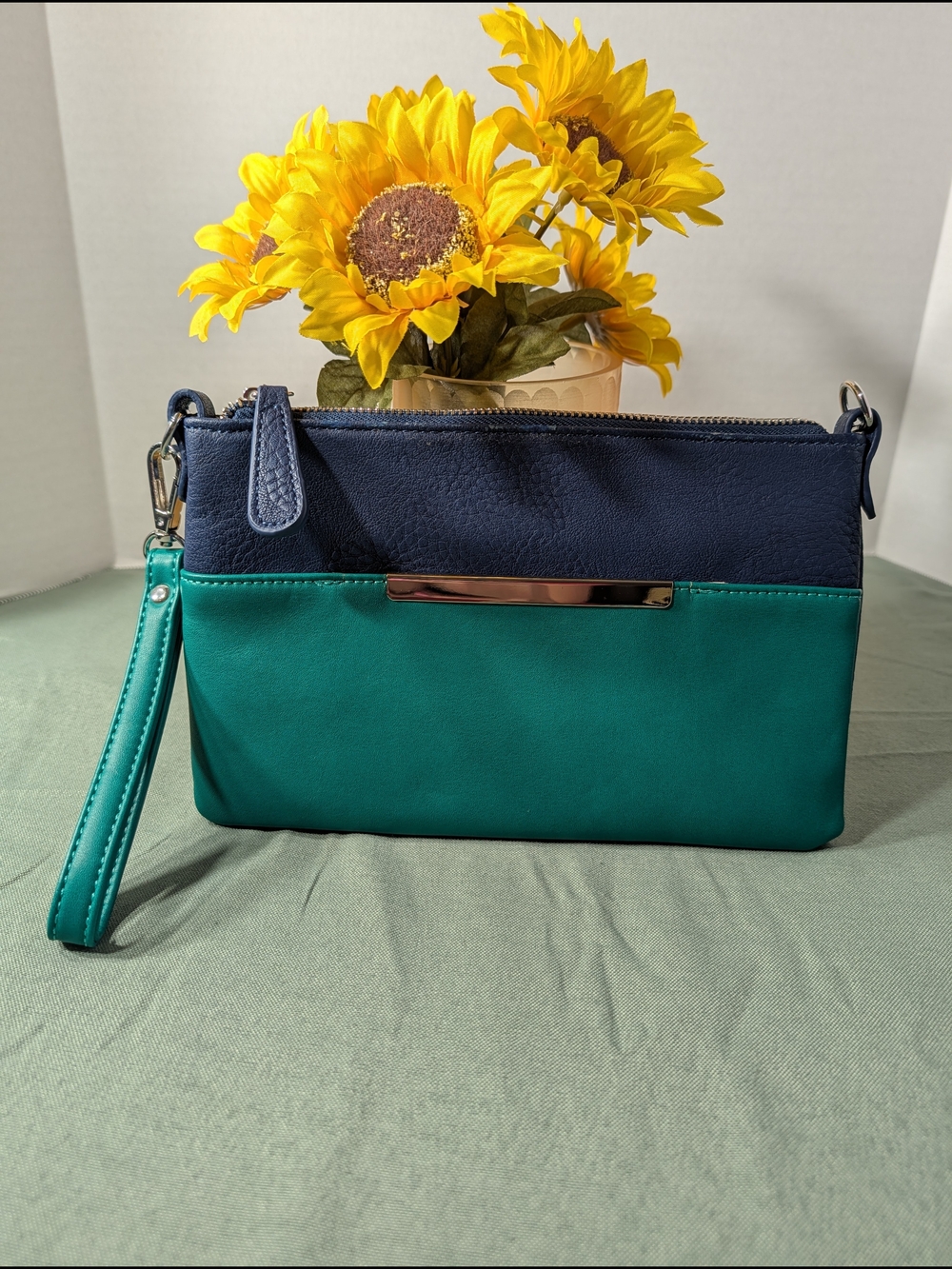 CHARMING CHARLIE Teal and Navy Two-Tone Wristlet Clutch